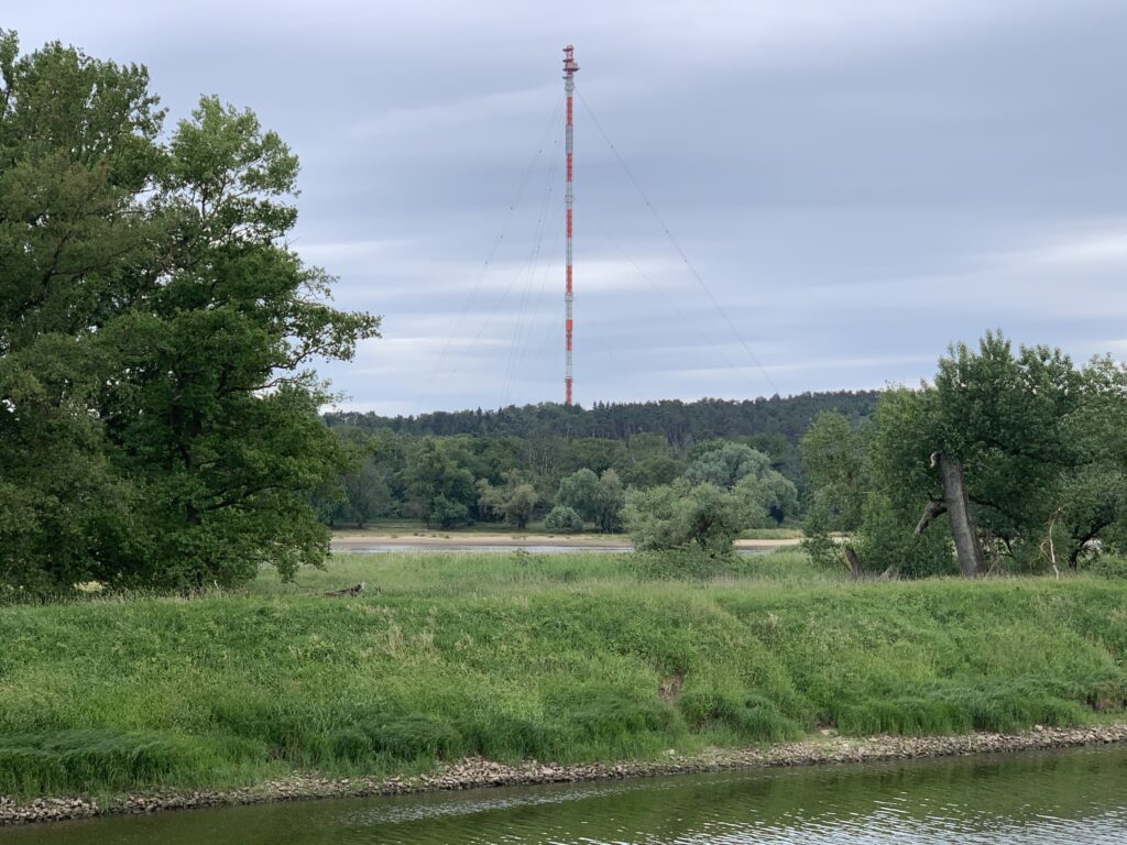 Also the West Germans did their best. A radio and TV tower immediately at the border to reach as many East Germans as possible
